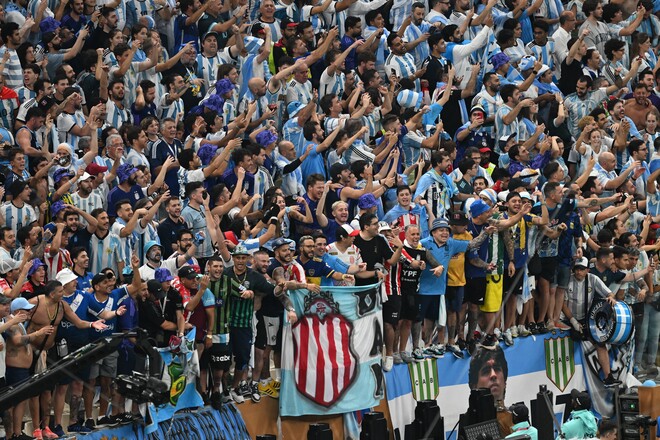 最前列でまさかの…」“過激すぎる”姿が抜かれたアルゼンチンの女性