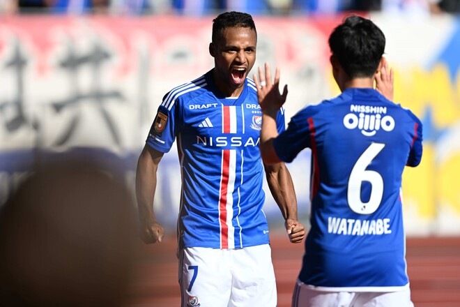 Fマリノス　エウベル選手　サイン入りショルダーポーチ 126354_ext_04_0.jpg