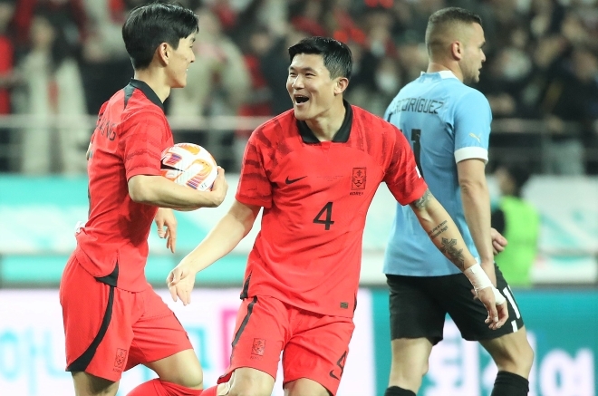 【中古】 日本は敵・Ｊａｐａｎは友 打倒日本を貫いた韓国サッカー百年恨の秘話/オークラ出版/朴景浩 馬鹿げた茶番劇だ！」「姑息な自責点」と非難殺到！ 韓国