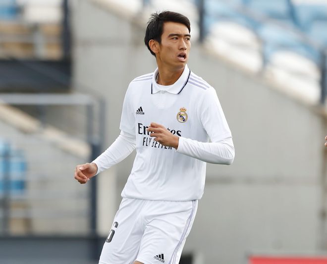 すごい環境でサッカーしてるな」マドリーB中井卓大、トップ練習参加が