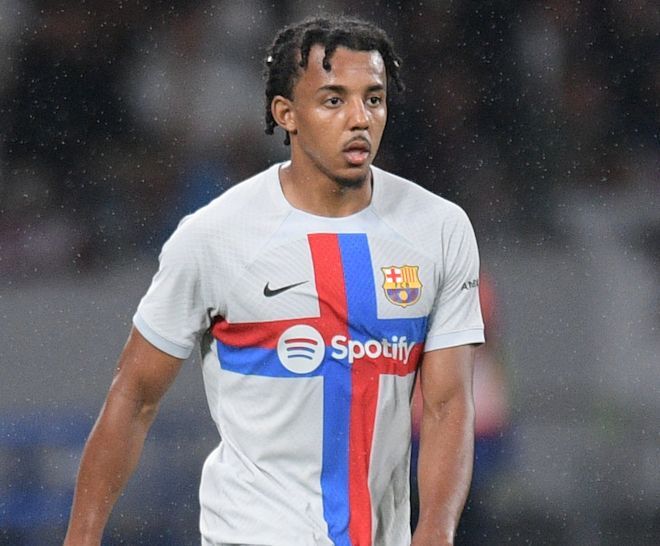 かなり満喫してくれてる」東京に残っていた！バルサの仏代表DF、渋谷や