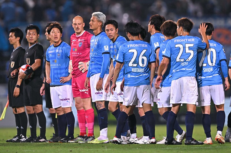 バチくそカッコいい」横浜FCの設立25周年を記念した3rdユニに反響