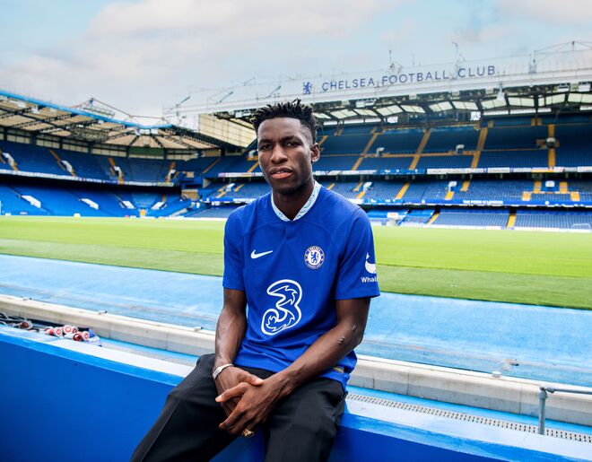 チェルシー加入のFWジャクソンも31年までの8年契約！「抜け道」とも