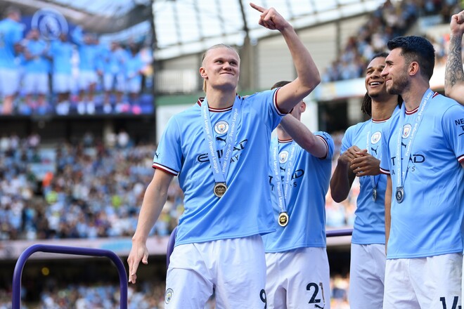 すげぇ」「似合いすぎだわ笑」ついにマンC来日！ ハーランドが“取扱