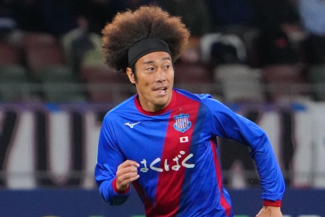 アフロじゃない⁉」甲府FW三平和司、髪形の“変化”が反響！「誰かわから