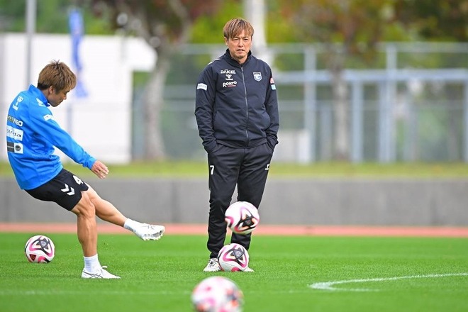 G大阪、沖縄キャンプに笑顔の遠藤保仁コーチ。宇佐美貴史も帰還を歓迎