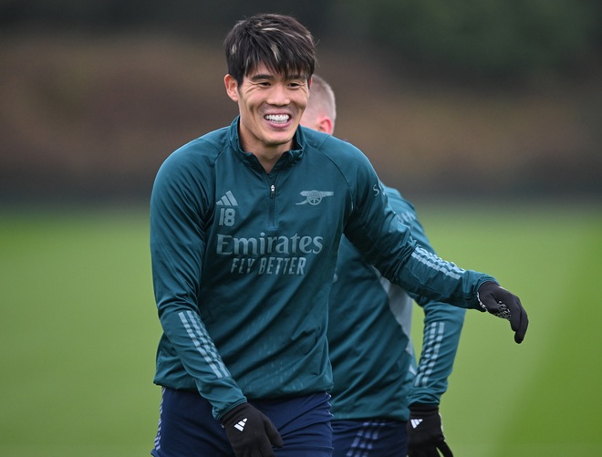 冨安健洋 アーセナル CLトレーニングトップ23-24 長袖 正規品 サッカー アーセナルFC サッカーユニフォーム メンズ SIZE XXL レッド
