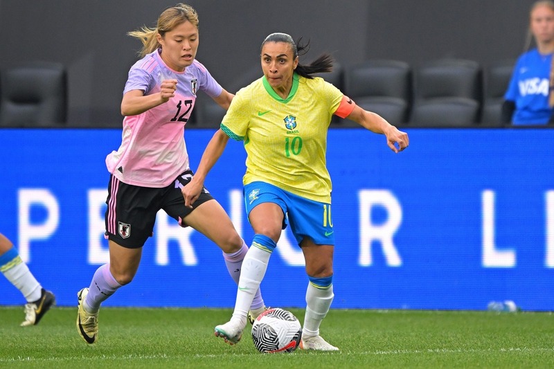 「彼女のプレースタイルが好き」“サッカーの女王”ブラジル女子代表FWマルタが長谷川唯を称賛! サッカーダイジェストWeb