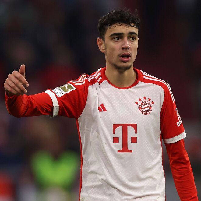 バイエルン10連覇記念シャツ バイエルンは今夏シュツットガルト