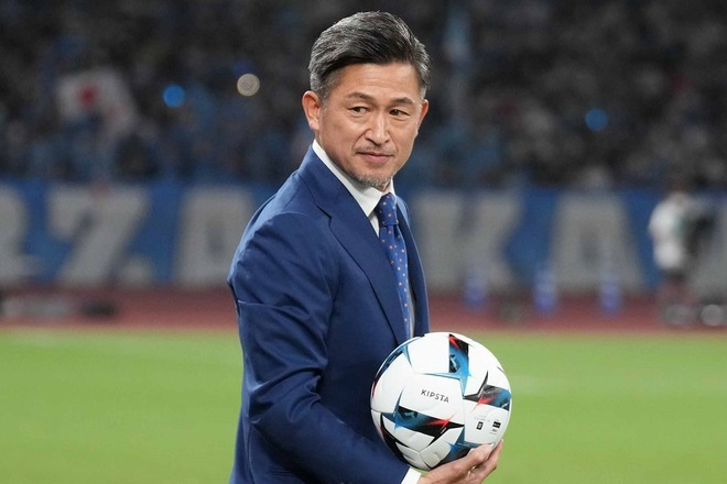 これからの動向は!?」57歳FW三浦知良がポルトガルから帰国！ 白Tシャツ