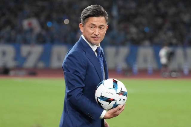 横浜FCの練習に参加する三浦知良 - スポニチ Sponichi Annex