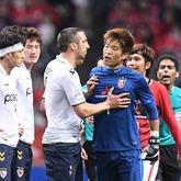浦和 韓国人選手の 許されない行為 で乱闘寸前に 笑顔の守護神 西川周作が大激怒 サッカーダイジェストweb 浦和 韓国人選手の 許されない行為 で乱闘寸前に 笑顔の守護神 西川周作が大激怒 サッカーダイジェストweb