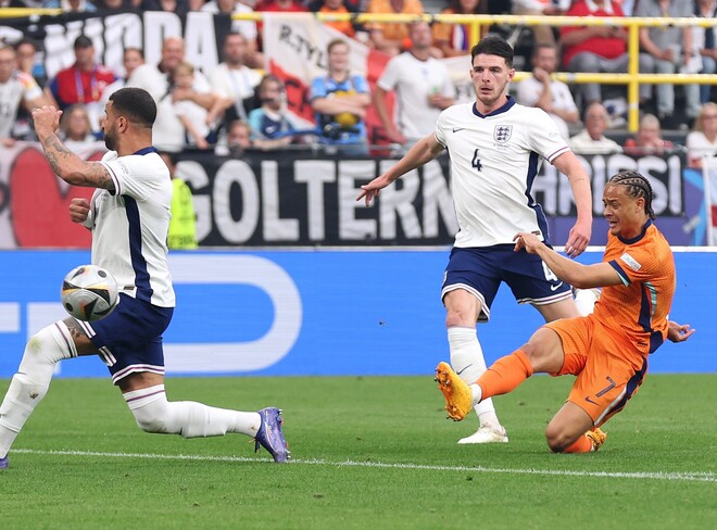 オランダが21歳シモンズのゴラッソで先制！イングランドがケインのPKで