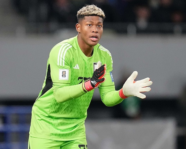 パルマに新天地を求めた鈴木彩艶のリアルな現地評。番記者は「控えに