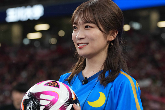 乃木坂46の元メンバーが町田対浦和戦でキックインセレモニー。蹴った