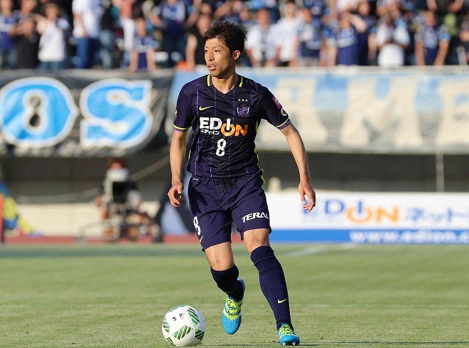 難病を乗り越え400試合出場を達成。広島・森崎和が監督、チームメイト