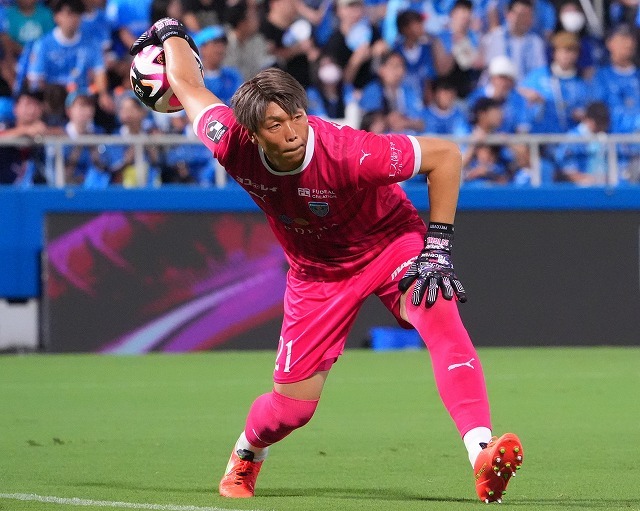 地のサッカー 我慢して一歩踏めたら、たぶん届いた」横浜FCのGK市川暉記は一切