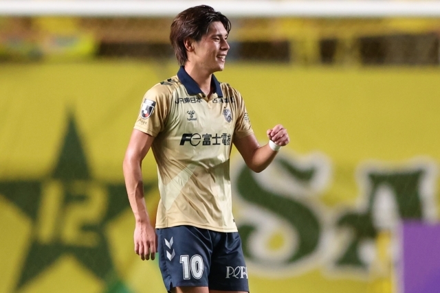 小森飛絢直筆金サイン入カード 2024 J2得点王&MVP &ベストイレブン 2024年のJ2最優秀選手は千葉FW小森飛絢! 得点王との個人2冠を