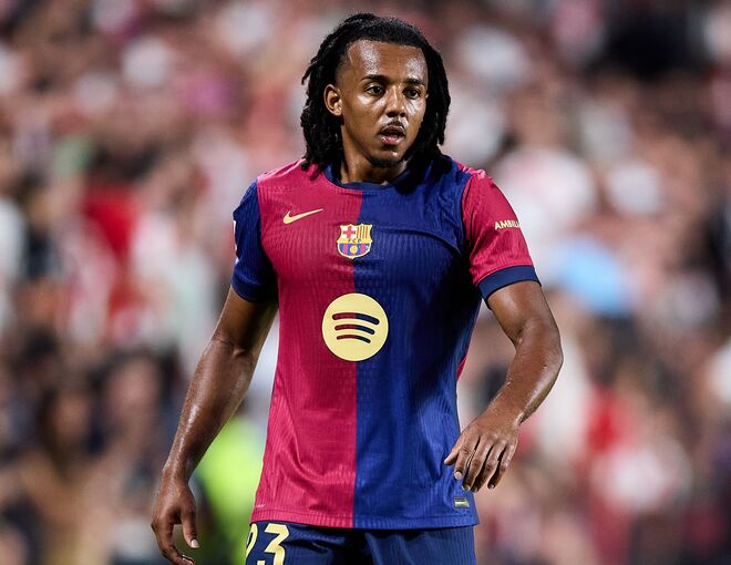 世界最高の右SBと呼ばれる日も近いか――。バルサで全試合フル出場を