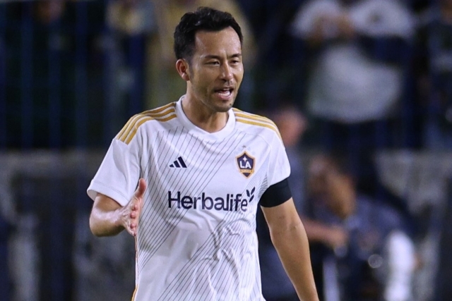 吉田麻也が松井大輔の引退試合に参戦！ 背番号は日本代表時代に