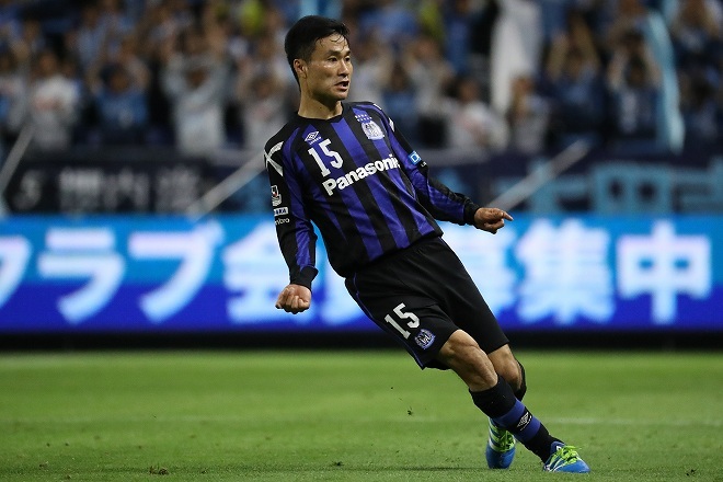 ボランチ失格」からの再出発。今野泰幸を代表CBに押し上げた2009