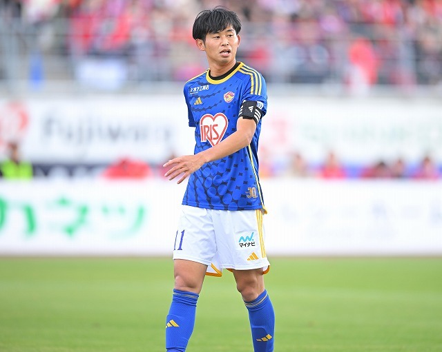 歓喜に沸く岡山の選手たちを目に焼きつけて。ベガルタ郷家友太は闘志