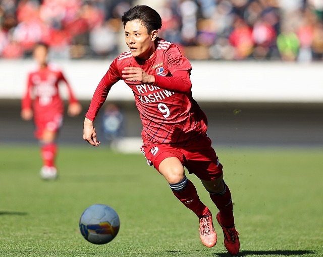 元アイスホッケー選手の父から譲り受けた身体の強さと俊足が武器。流経