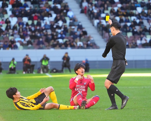 またカード出ますか」元日本代表の城彰二がぽつり。流経大柏vs
