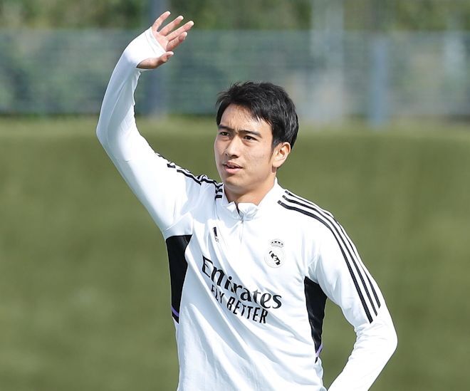 Nike Phantom サッカーシューズ 中井卓大サイン入り 前倒し退団”のMF中井卓大、スペイン4部に電撃移籍へ！ 2部首位クラブ