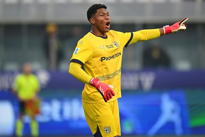 パルマ　鈴木彩艶　サッカーシャツ パルマ 鈴木彩艶 サッカーシャツ