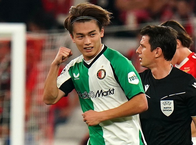 新品：フェイエノールト ドリルトップ　1/4ジップ長袖キッズ146cm上田綺世 新品：フェイエノールト ドリルトップ 1/4ジップ長袖キッズ146cm上田綺世