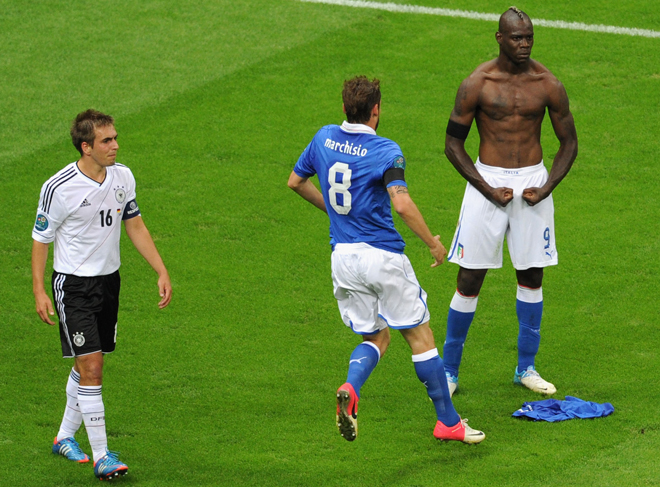 football 2006年ドイツW杯モデル　イタリア代表　番号のデザイン違い football 2006年ドイツW杯モデル イタリア代表 番号のデザイン違い