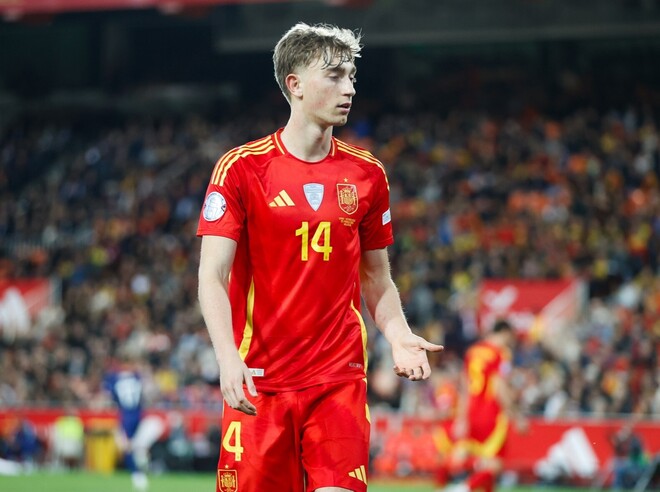 オランダ出身の20歳DFが母国戦でスペイン代表デビュー。新時代の戦略が