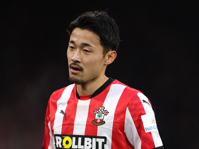 菅原由勢が突然のメンバー外で移籍の噂も。サウサンプトンの暫定監督が