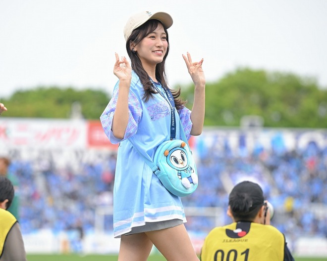 美しい」横浜FCの人気スタジアムMCが胸元大胆なビキニショット披露