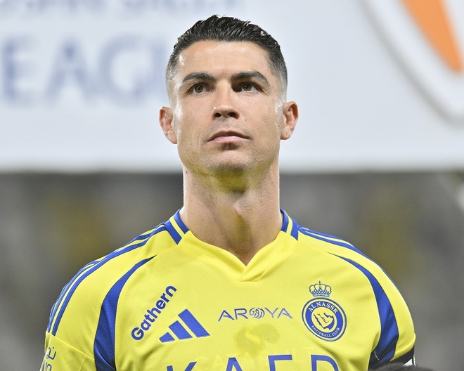 【最終値下】超貴重！　クリスティアーノ・ロナウド　金枠　メモラビリア　12シリ 約276億円超でサウジクラブ移籍 C・ロナウド選手「新しい挑戦