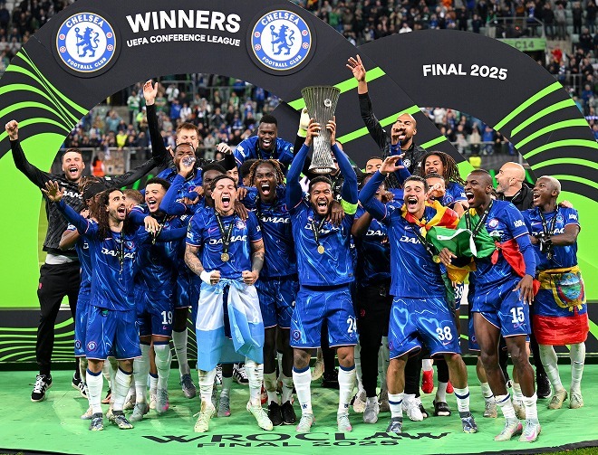 【新品未使用】 チェルシー レジェンド トロフィー メダル セット サッカー 新品未使用】 チェルシー レジェンド トロフィー メダル セット