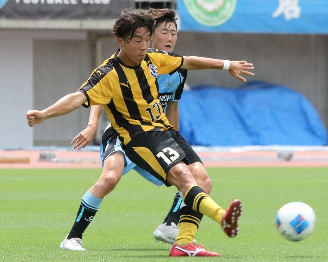 足が痛い、じゃあどうする。プロ注目の前橋育英ボランチ柴野快仁の