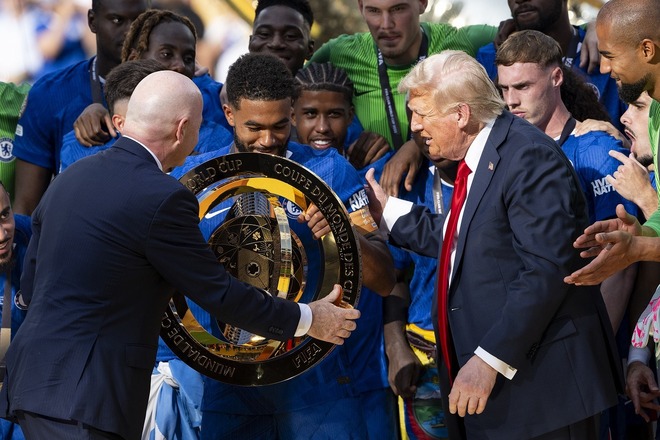 そこで何をしているんだ？」まさかの光景！ トランプ大統領の