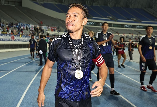 長友佑都はなぜ日本代表に呼ばれ続けるのか。レジェンド2人の見解は