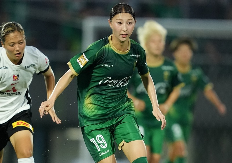 綺麗で純粋な涙だ」衝撃移籍のベレーザ塩越柚歩が泣き崩れた、古巣との