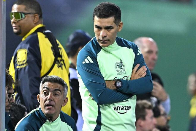 あいかわらず色男！」森保Jと闘うメキシコ代表のベンチに突如登場した