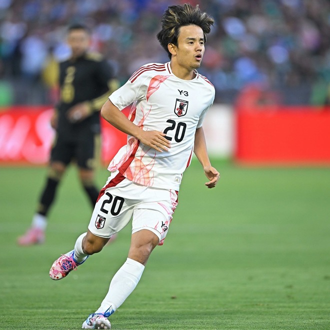 惜しかった」三笘薫の仕掛け→久保建英が“逆足”フィニッシュ。開始11分