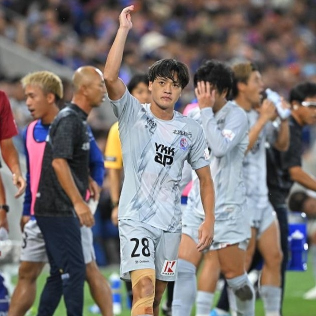 J2で衝撃！ 富山MFが“60メートル級”の超ロング弾！ 2位の長崎相手に