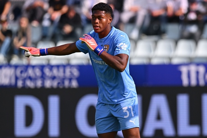 セリエA名門が日本人守護神に興味？ 退団濃厚のフランス代表GKの後釜に