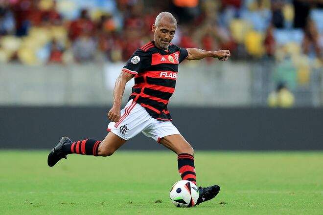 ロマーリオが圧巻のハットトリック！ バッジョも姿を見せた“夢の