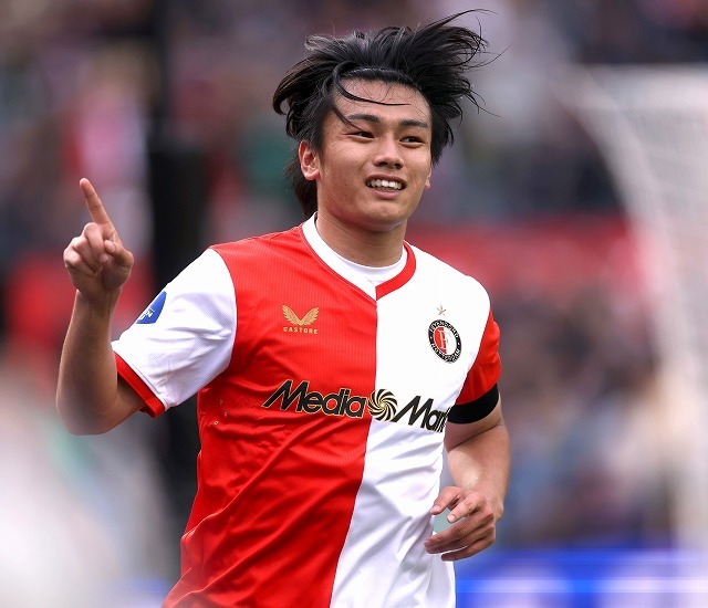 フェイエノールト上田綺世が無双！前半だけでハットトリックを達成！異