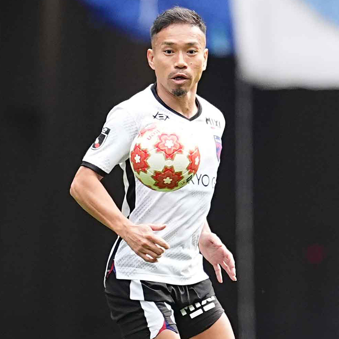 国立で崩れ落ちた“4年間の思い”。今後の長友佑都は森保監督の目にどう