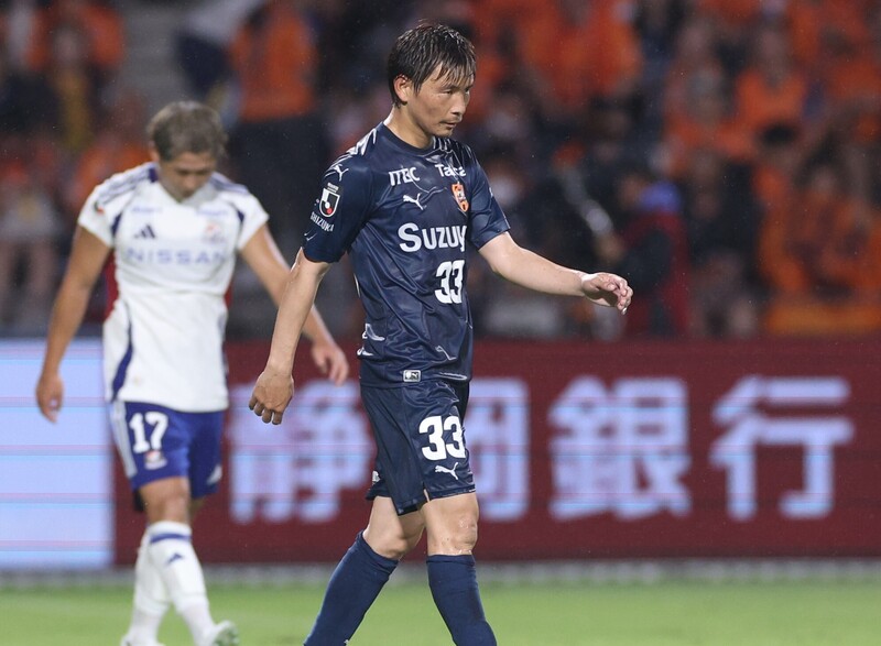 「悔しいし、辛い」“今季全試合出場”の元日本代表MFが退団決定に心中告白　突然の発表にファンは絶句「寂しい…信じたくない」「ショックすぎます」