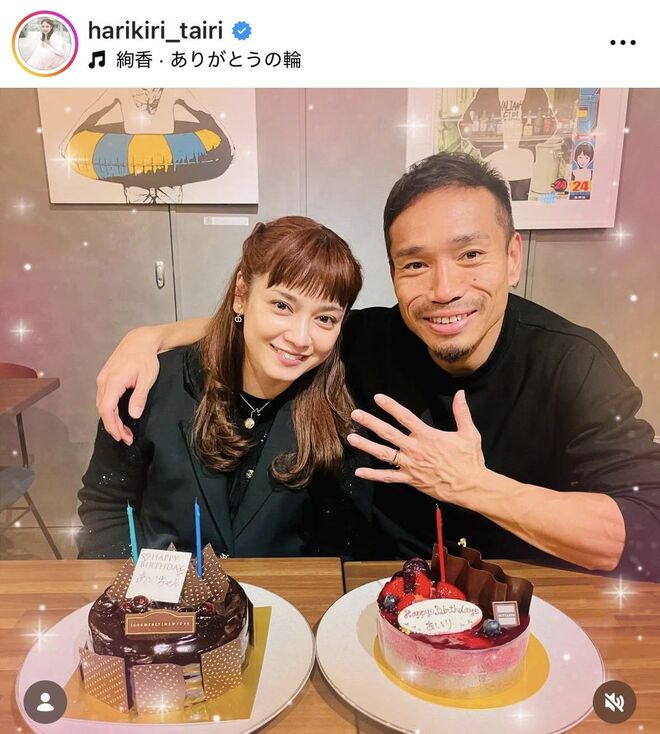 女優 タレント 平愛梨 直筆サイン色紙 長友佑都 41歳には見えない！」長友佑都の妻・平愛梨が“6人ファミリー揃い踏み